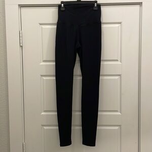 ABS2B Black scrunch butt leggings size small